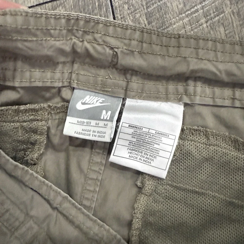 Vintage Nike Sportswear Shorts Womens Medium Green Chino Bermuda Outdoors Hiking - Picture 7 of 10
